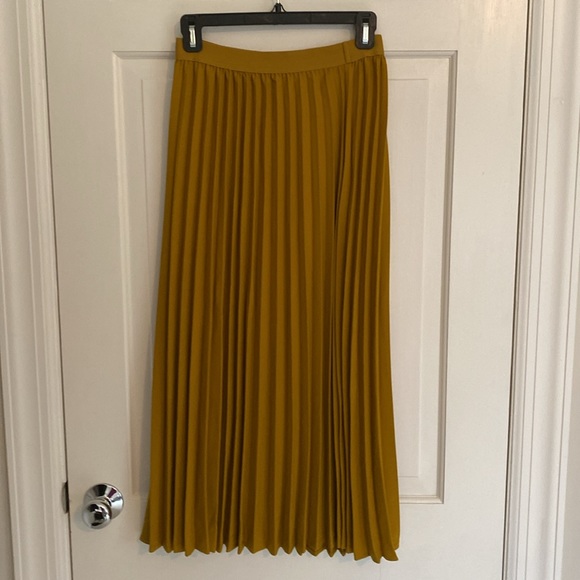 NWOT Target A New Day Mustard Accordion Pleated Midi A-Line Skirt Size XS - Picture 4 of 7